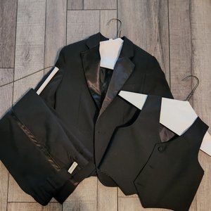 Boys Suit/Tuxedo SIze 5.